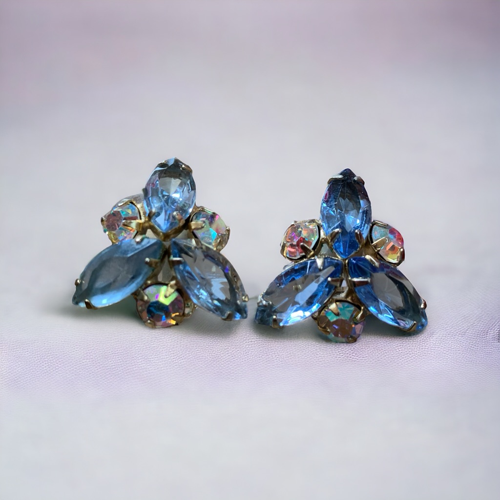 Gorgeous Vintage Aurora Borealis Icy Blue Crystal Triangle Clip On Earrings 25$
